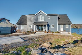 Family Home on Lake Newton w/ Deck & Fire Pit
