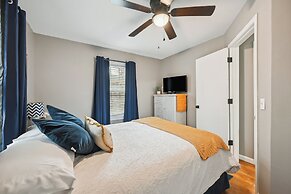 Vine Grove Home w/ Deck, 4 Mi to Saunders Springs!