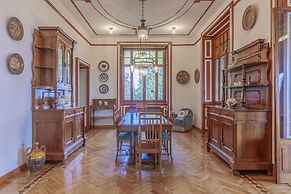 Family Villa with Stunning Lake View