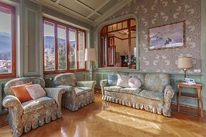 Family Villa with Stunning Lake View