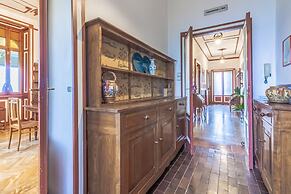 Family Villa with Stunning Lake View