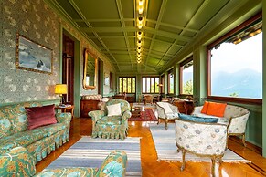 Family Villa with Stunning Lake View