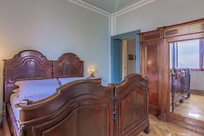 Family Villa with Stunning Lake View