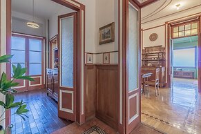 Family Villa with Stunning Lake View