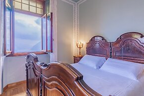 Family Villa with Stunning Lake View