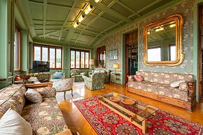 Family Villa with Stunning Lake View