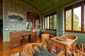 Family Villa with Stunning Lake View