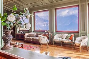 Family Villa with Stunning Lake View