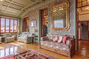 Family Villa with Stunning Lake View