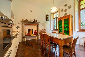 Family Villa with Stunning Lake View