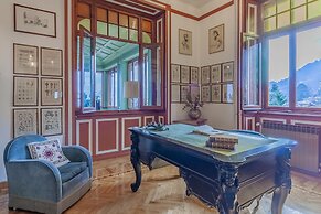 Family Villa with Stunning Lake View