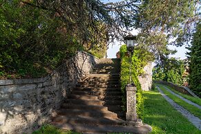 Family Villa with Stunning Lake View