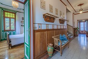 Family Villa with Stunning Lake View