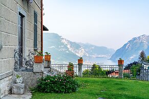 Family Villa with Stunning Lake View