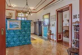 Family Villa with Stunning Lake View