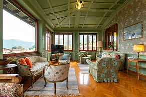 Family Villa with Stunning Lake View