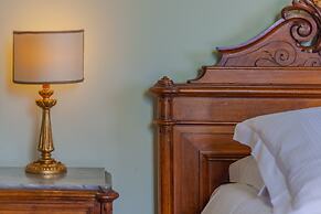 Family Villa with Stunning Lake View