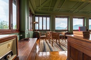 Family Villa with Stunning Lake View