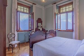 Family Villa with Stunning Lake View