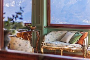 Family Villa with Stunning Lake View