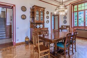 Family Villa with Stunning Lake View