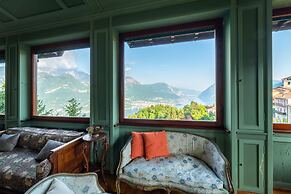 Family Villa with Stunning Lake View