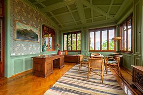 Family Villa with Stunning Lake View