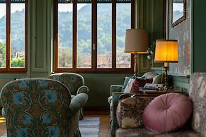 Family Villa with Stunning Lake View