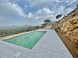 Villa Fiori with pool by Wonderful Italy