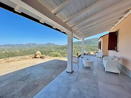 Villa Fiori with pool by Wonderful Italy