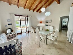 Villa Fiori with pool by Wonderful Italy