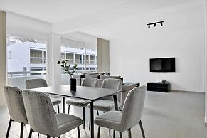 Phaedrus Living: Romanou Modern City Center Flat