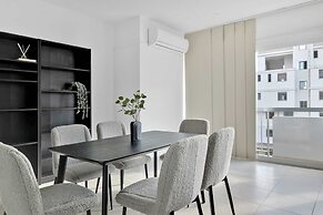 Phaedrus Living: Romanou Modern City Center Flat