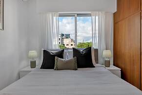 Phaedrus Living: Romanou Modern City Center Flat