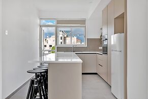 Phaedrus Living: Romanou Modern City Center Flat