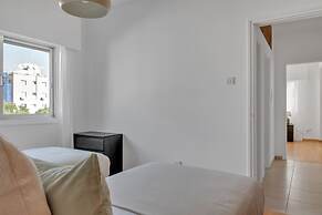 Phaedrus Living: Romanou Modern City Center Flat