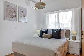 Phaedrus Living: Romanou Modern City Center Flat