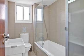 Phaedrus Living: Romanou Modern City Center Flat