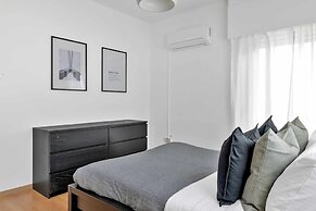 Phaedrus Living: Romanou Modern City Center Flat