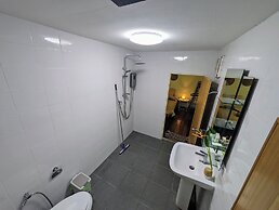 Vanara Bungalows & Restaurant