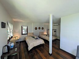 Vanara Bungalows & Restaurant