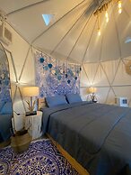 Vanara Bungalows & Restaurant