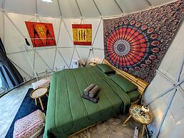 Vanara Bungalows & Restaurant