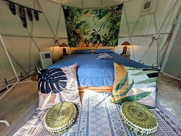 Vanara Bungalows & Restaurant