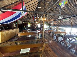 Vanara Bungalows & Restaurant