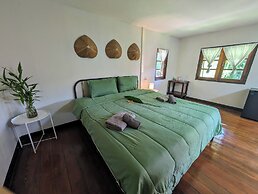 Vanara Bungalows & Restaurant