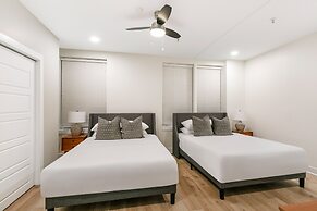 Spacious 4-Bed Condo steps from French Quarter