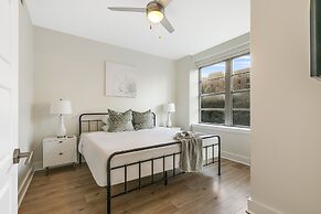 Spacious 4-Bed Condo steps from French Quarter