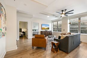 Spacious 4-Bed Condo steps from French Quarter