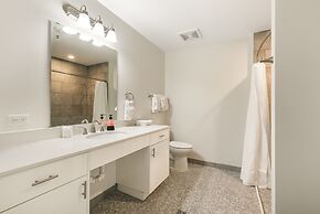 Spacious 4-Bed Condo steps from French Quarter